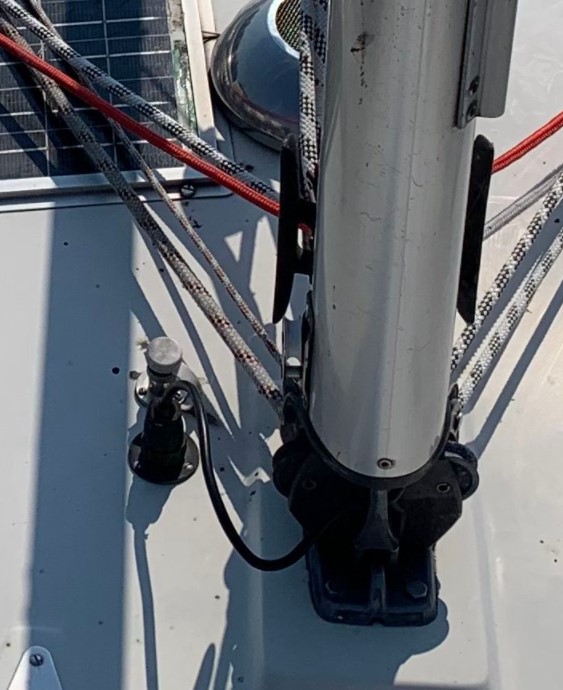 mast photo of my boat - see the block and the cleat above